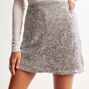 abercrombie scarlett sequin mini skort. silver, size L.